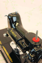 Load image into Gallery viewer, Singer Featherweight 222K Sewing Machine EM958**
