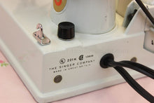 Load image into Gallery viewer, Singer Featherweight 221 Sewing Machine, WHITE EV982***

