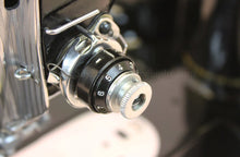 Load image into Gallery viewer, Singer Featherweight 222K Sewing Machine EL6850**
