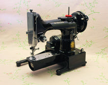Load image into Gallery viewer, Singer Featherweight 222K Sewing Machine EL6850**
