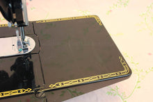 Load image into Gallery viewer, Singer Featherweight 222K Sewing Machine EM961***
