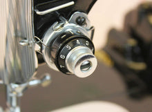 Load image into Gallery viewer, Singer Featherweight 222K Sewing Machine EM961***
