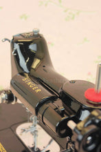 Load image into Gallery viewer, Singer Featherweight 222K Sewing Machine EM961***
