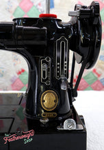 Load image into Gallery viewer, Singer Featherweight 222K Sewing Machine EM957***
