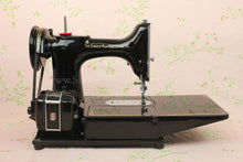 Load image into Gallery viewer, Singer Featherweight 222K Sewing Machine EL683***
