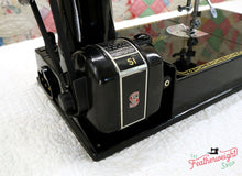 Load image into Gallery viewer, Singer Featherweight 221K Sewing Machine EL539***
