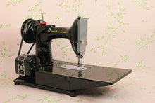 Load image into Gallery viewer, Singer Featherweight 222K Sewing Machine EM601***
