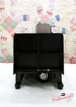 Load image into Gallery viewer, Singer Featherweight 222K Sewing Machine EK6296**
