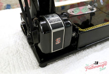 Load image into Gallery viewer, Singer Featherweight 222K Sewing Machine EK6296**
