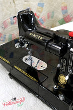 Load image into Gallery viewer, Singer Featherweight 222K Sewing Machine EK6296**

