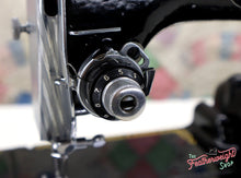 Load image into Gallery viewer, Singer Featherweight 222K Sewing Machine EK6296**
