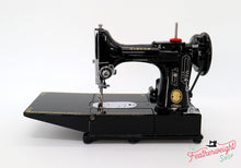 Load image into Gallery viewer, Singer Featherweight 222K Sewing Machine EM9573**
