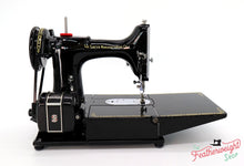 Load image into Gallery viewer, Singer Featherweight 222K Sewing Machine EM9573**
