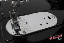 Load image into Gallery viewer, Singer Featherweight 222K Sewing Machine EJ616***
