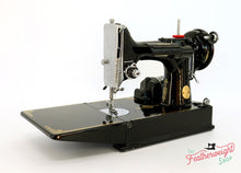 Load image into Gallery viewer, Singer Featherweight 221K Sewing Machine, EG352***
