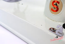 Load image into Gallery viewer, Singer Featherweight 221 Sewing Machine, WHITE EV986***
