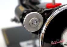 Load image into Gallery viewer, Singer Featherweight 221 Sewing machine, "First-Run" 1933 AD549***
