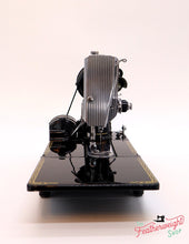 Load image into Gallery viewer, Singer Featherweight 222K Sewing Machine EJ626***
