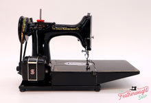 Load image into Gallery viewer, Singer Featherweight 222K Sewing Machine EJ626***
