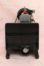 Load image into Gallery viewer, Singer Featherweight 222K Sewing Machine EJ916***
