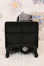 Load image into Gallery viewer, Singer Featherweight 222K Sewing Machine EM6011**
