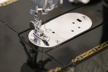 Load image into Gallery viewer, Singer Featherweight 222K Sewing Machine EM6011**
