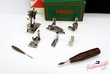 Load image into Gallery viewer, Singer Featherweight 221K Sewing Machine EM599***
