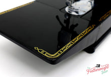 Load image into Gallery viewer, Singer Featherweight 222K Sewing Machine EM6024**
