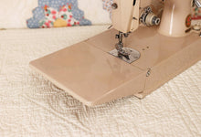 Load image into Gallery viewer, Singer Featherweight 221 Sewing Machine, TAN ES879***
