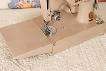 Load image into Gallery viewer, Singer Featherweight 221 Sewing Machine, TAN ES879***
