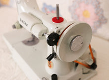 Load image into Gallery viewer, Singer Featherweight 221 Sewing Machine, WHITE FA095***
