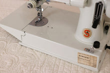 Load image into Gallery viewer, Singer Featherweight 221 Sewing Machine, WHITE FA095***
