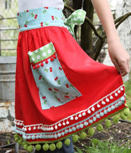 Load image into Gallery viewer, PATTERN BOOKLET, Bee in my Bonnet One Yard Apron Pattern by Lori Holt
