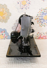 Load image into Gallery viewer, Singer Featherweight 222K Sewing Machine EK629***
