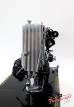 Load image into Gallery viewer, Singer Featherweight 222K Sewing Machine EL181***
