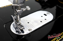 Load image into Gallery viewer, Singer Featherweight 222K Sewing Machine EL181***
