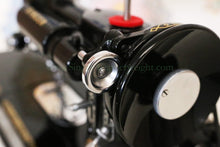 Load image into Gallery viewer, Singer Featherweight 222K Sewing Machine EK629***
