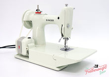 Load image into Gallery viewer, Singer Featherweight 221K Sewing Machine, WHITE EV958***
