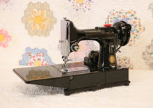 Load image into Gallery viewer, Singer Featherweight 222K Sewing Machine EN134***
