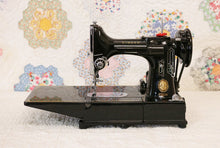Load image into Gallery viewer, Singer Featherweight 222K Sewing Machine EN134***
