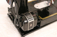 Load image into Gallery viewer, Singer Featherweight 222K Sewing Machine EN134***
