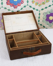 Load image into Gallery viewer, Singer Fashion Aids Attachments Case (Vintage Original)
