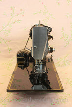 Load image into Gallery viewer, Singer Featherweight 222K Sewing Machine
