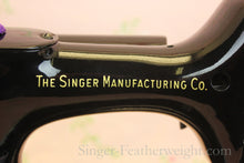 Load image into Gallery viewer, Singer Featherweight 222K Sewing Machine

