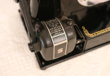 Load image into Gallery viewer, Singer Featherweight 222K Sewing Machine EP541***
