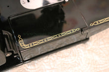Load image into Gallery viewer, Singer Featherweight 222K Sewing Machine EP541***
