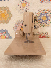 Load image into Gallery viewer, Singer Featherweight 221 Sewing Machine, TAN JE157***
