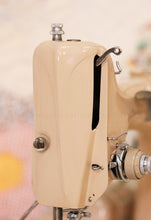 Load image into Gallery viewer, Singer Featherweight 221 Sewing Machine, TAN JE157***
