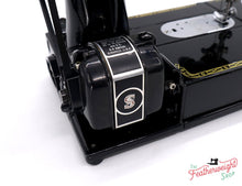 Load image into Gallery viewer, Singer Featherweight 222K Sewing Machine EK3213**
