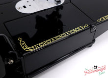 Load image into Gallery viewer, Singer Featherweight 222K Sewing Machine EK3213**
